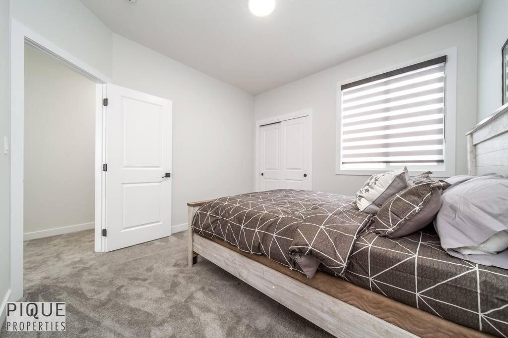 *new*luxury Living*king Bed*ac&fireplace*sleeps13! *