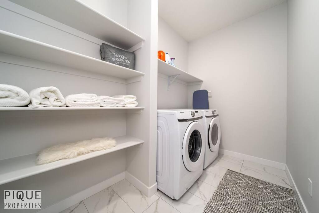 Holiday home *new*luxury Living*king Bed*ac&fireplace*sleeps13! *