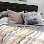 *New*Luxury Living*King Bed*Ac&Fireplace*Sleeps13!