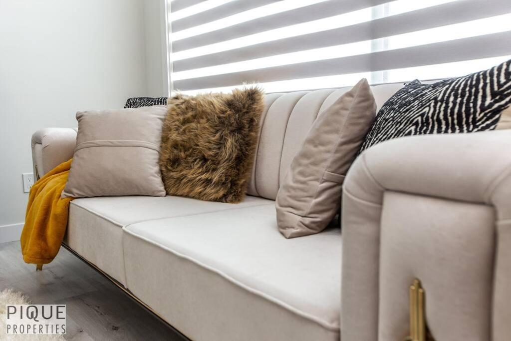 *new*luxury Living*king Bed*ac&fireplace*sleeps13! Edmonton
