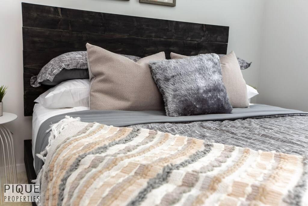 *new*luxury Living*king Bed*ac&fireplace*sleeps13! *