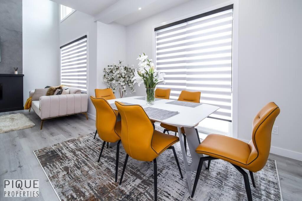*new*luxury Living*king Bed*ac&fireplace*sleeps13! * Edmonton