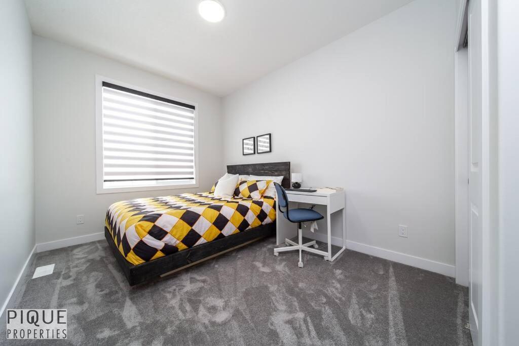 *new*luxury Living*king Bed*ac&fireplace*sleeps13! * Edmonton