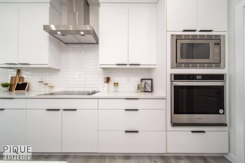 *new*luxury Living*king Bed*ac&fireplace*sleeps13! Edmonton